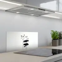 KitchenYeah Spatscherm 70x30 cm - Zelfklevende achterwand Bladeren - Zwart - Lotusbloem - Minimalitisch - Keuken muurbeschermer - Spatwand fornuis