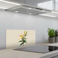 KitchenYeah Spatscherm 70x30 cm - Zelfklevende achterwand Lelie - Elegant - Botanisch - Beige - Keuken muurbeschermer - Spatwand fornuis