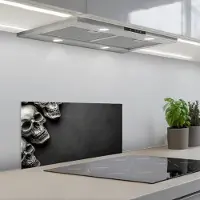 KitchenYeah Spatscherm 60x30 cm - Zelfklevende achterwand Skelet - Doodshoofden - Schedels - Zwart - Keuken muurbeschermer - Spatwand fornuis