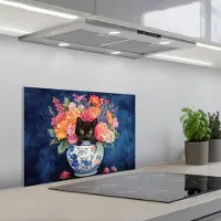 KitchenYeah Spatscherm 60x40 cm - Zelfklevende achterwand Kat - Felgekleurde bloemen - Vaas - Keuken muurbeschermer - Spatwand fornuis