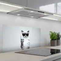 KitchenYeah Spatscherm 90x45 cm - Zelfklevende achterwand Kat - Zonnebril - Wijnglas - Langharig - Keuken muurbeschermer - Spatwand fornuis