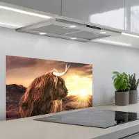KitchenYeah Spatscherm 90x45 cm - Zelfklevende achterwand Schotse hooglander - Zon - Horizon - Koe - Dieren - Keuken muurbeschermer - Spatwand fornuis