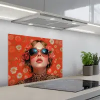 KitchenYeah Spatscherm 70x50 cm - Zelfklevende achterwand Vrouw - Kleurrijk - Dierenprint - Bloemen - Keuken muurbeschermer - Spatwand fornuis