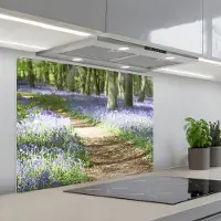KitchenYeah Spatscherm 80x60 cm - Zelfklevende achterwand Bos - Pad - Bloemen - Paars - Groen - Natuur - Keuken muurbeschermer - Spatwand fornuis