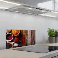 KitchenYeah Spatscherm 60x30 cm - Zelfklevende achterwand Kruiden - Specerijen - Hout - Lepel - Bruin - Keuken muurbeschermer - Spatwand fornuis