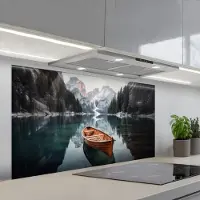 KitchenYeah Spatscherm 120x60 cm - Zelfklevende achterwand Boot - Bergen - Natuur - Water - Keuken muurbeschermer - Spatwand fornuis