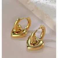 Tutti Frutti Goudkleurige Hoop Hartjes Oorbellen – 18K Verguld – Elegante Dames Sieraden voor Dagelijks Gebruik & Feestelijke Gelegenheden
