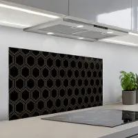 KitchenYeah Spatscherm 100x50 cm - Zelfklevende achterwand Zwart - Goud - Zeshoek - Keuken muurbeschermer - Spatwand fornuis
