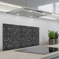 KitchenYeah Spatscherm 80x40 cm - Zelfklevende achterwand Terrazzo - Patroon - Zwart - Wit - Keuken muurbeschermer - Spatwand fornuis