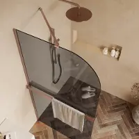 Saniclear Dawn afgeronde inloopdouche 80cm geborsteld koper met rookglas en handdoekhouder