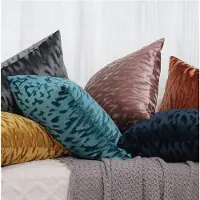 NOVÉE Velvet stain | 45 x 45 cm | kussenhoes | velvet / polyester