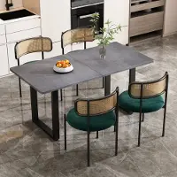 OKWISH Eetkamerset – Set van 4 Fluwelen Stoelen Met Rattan Rugleuning + 1 Rechthoek Eettafel – Met Metalen Poten & Industrieel Design – Fluweel – Zwart+Grijs