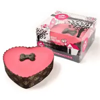 Barking Bakery yoghurt topped pawty cake roze hart met kaars