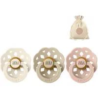 BIBS Boheme T1 (0-6 mnd) Ivory, Vanilla en Blush met naam + Bolletoet zakje