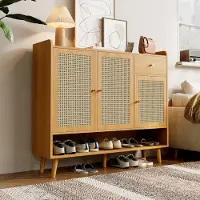 STILVORA Schoenenkast - 3 Deuren 1 Lade Met Magneetsluiting En Metalen Handgrepen - Spaanplaat Met Massief Houten Poten - 120x35x106 Cm - Naturel