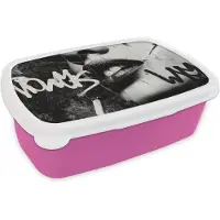 MuchoWow Broodtrommel Roze - Lunchbox Gezicht - Mond - Graffiti - Zwart - Brooddoos 18x12x6 cm - Brood lunch box - Broodtrommels voor kinderen en volwassenen