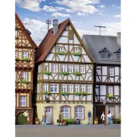 KIBRI 38903 H0 Vakwerkhuis op de markt in Miltenberg
