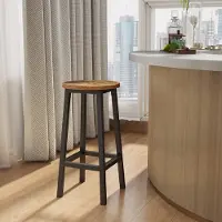 Songmics Set van 2 barkrukken – Metalen frame – Rustiek bruin en zwart – 65 cm hoog met voetsteunen