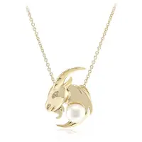 Cavill - 925 Sterling Zilver Halsketting - Verguld - 6mm Witte Zoetwaterparel - Elegant Collier met Gouden Steenbok Hanger