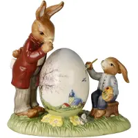Goebel - Pasen | Decoratief beeld Haas De Meesterleerling | Aardewerk - 15cm - Paashaas - Limited Edition - 2026