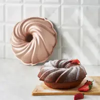Karaca Pare – Gietijzeren Bakvorm – 24 cm – 400°C Hittebestendig – Metallic Poederroze