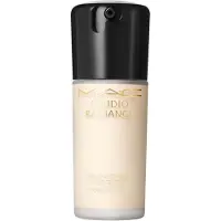 M.A.C Studio Radiance Serum-powered Foundation Vloeibare foundation -