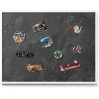 Tulup Magneetbord met Witte Frame - Grijs Magnetisch Bord met Kleurvariaties - 80 cm x 60 cm - Donkere stenen structuur - Memobord voor Keuken - Magnetisch Wandbord - Magnetisch Bord Kindvriendelijk