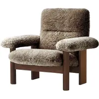 Audo Copenhagen Brasilia Lounge Chair High Back Textiel Dark Stained Oak | Sheepskin Sahara