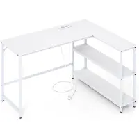 Costway 131x106 cm L-vormig bureau, hoekbureau met stopcontacten, USB-oplaadpoort, planken en metalen frame, gaming bureau, witte hoekcomputerbureau