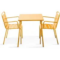 Oviala - Set van een vierkante tuin tafel en 2 gele stalen fauteuils - Palavas