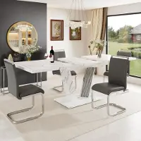 Flieks eethoekset met uitschuifbare tafel (130-160 cm) en 4 stoelen, geschikt voor 4-6 personen. De stoelen zijn bekleed met kunstleer in de kleuren grijs en wit