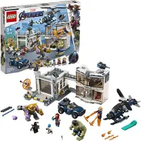LEGO Super Heroes 76131 Strijd bij de basis van de Avengers