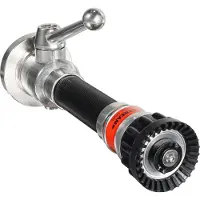 Wiltec multifunctionele spuitlans met C-Storz koppeling, geschikt voor technische hulpverlening en brandweer, met een debiet van 150-350 liter per minuut en traploze instelling van de spuitstraal