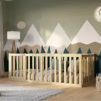 Crazy Pine kinderbed 140x200 cm – Gemaakt van natuurlijk hout – Montessori vloerbed met hoge bescherming tegen uitvallen (73 cm) en een opklapbare beschermingsbarrière – Crazy John