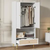 STILVORA garderobekast, 80x48x175 cm, met 2 deuren, een rieten lade en een kledingstang. Slaapkamerkast met metalen poten en metalen handgrepen. Geschikt voor slaapkamer en woonkamer, kleur: wit