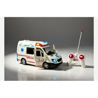 Halay RC Ziekenwagen Ambulance - Speelgoedauto - Met Muziek en LED - Afstandsbediening - 35 cm
