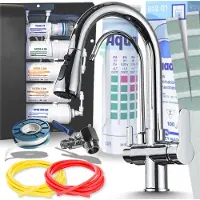 ARI Een driewegs keukenkraan van Nordic met uitschuifbare douche, aansluiting voor een waterfilter, een draaibare uitloop van 360 graden en een chroomafwerking
