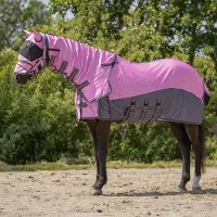 QHP - Vliegendeken Collection - met Hals & Masker - Cheery Pink - Maat 175