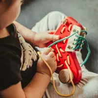 Bajo Lacing Shoe - Educatief speelgoed veters strikken multicolor.