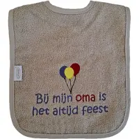 Funnies Crème slab met "Bij mijn oma is het altijd feest" - grootmoeder, babyshower, zwanger, cadeautje, kraamcadeau, grappig, geschenk, baby, tekst, bavet
