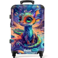 NoBoringSuitcases.com - Kinderkoffer groot - Kindertrolley koffer - Kleurrijk draakje in fantasiewereld - Rolkoffer lichtgewicht - Reiskoffer met 4 wielen - Grote trolley XL - 20 kg bagage
