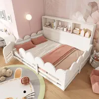 STILVORA Kinderbed 140x200 cm met valbeveiliging en deur, houten grondbed met lattenbodem en stabiel ontwerp, huisbed met plank als slaap- en speelruimte, in wit