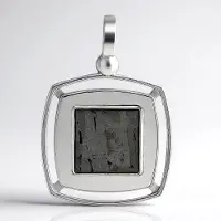 Cavill - Zilveren hanger met Aletai meteoriet 1,862 ct - 925 Sterling zilver - Handgemaakt modern carré geslepen uniek sieraad 31x20 mm