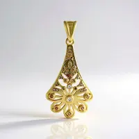 Cavill - Elegante Zilveren Hanger - 925 Sterling Zilver Verguld - Champagne Cambodjaanse Zirkoon 0,342 ct - Traanvormig met Filigraan en Bloemmotieven