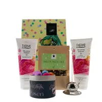 Therme Cadeauset Blooming Selfcare Pasen - Shower 200 ml Blooming Selfcare - Body Lotion 200ml Blooming Self Care - ARELO Vrolijk Pasen thee