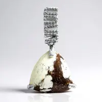 Cavill - Zilveren hanger - 925 Sterling Zilver - Braziliaanse Magnesiet 9 88 ct - Triljant Cabochon Natuursteen - Modern Driehoekig Sieraad