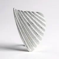 Cavill - Zilveren hanger 925 Sterling Zilver met Platina Coating - Monosono Collectie - Minimalistisch Schelp Design - Lichtgewicht 16x10 mm