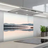KitchenYeah Spatscherm 90x70 cm - Zelfklevende achterwand Water - Bomen - Mistlaag - Keuken muurbeschermer - Spatwand fornuis