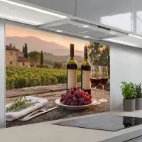KitchenYeah Spatscherm 120x80 cm - Zelfklevende achterwand Wijn - Glazen - Druiven - Wijngaard - Keuken muurbeschermer - Spatwand fornuis