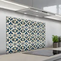 KitchenYeah Spatscherm 100x65 cm - Zelfklevende achterwand Tegel - Patroon - Blauw - Beige - Keuken muurbeschermer - Spatwand fornuis